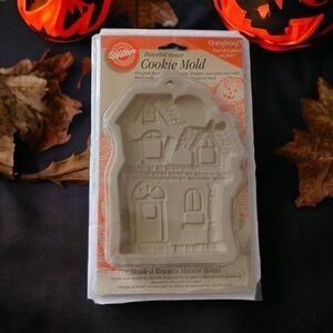 WILTON Haunted House Cookie Mold Springerle Ovenproof Halloween Baking Mold NEW.
